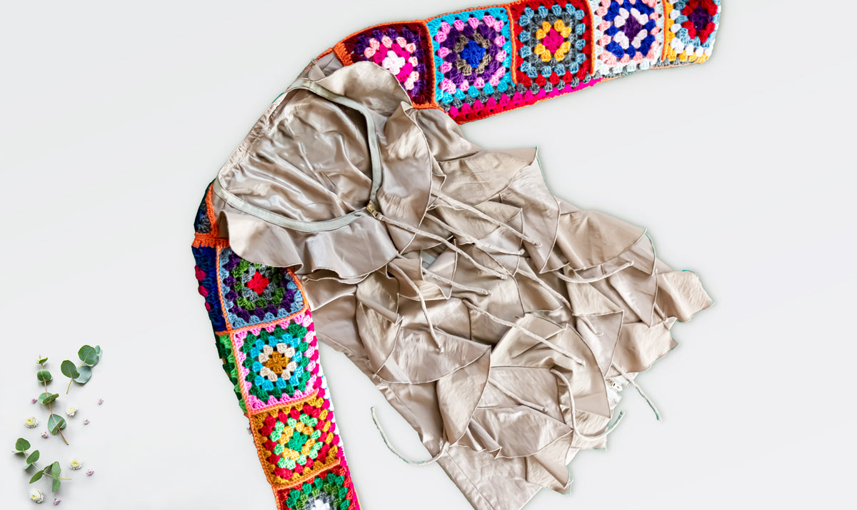 Gabardina intervenida